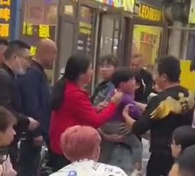 烧烤店老板娘回应赞助苏超常州比赛