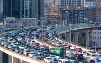 上海一商业街门头连片坍塌